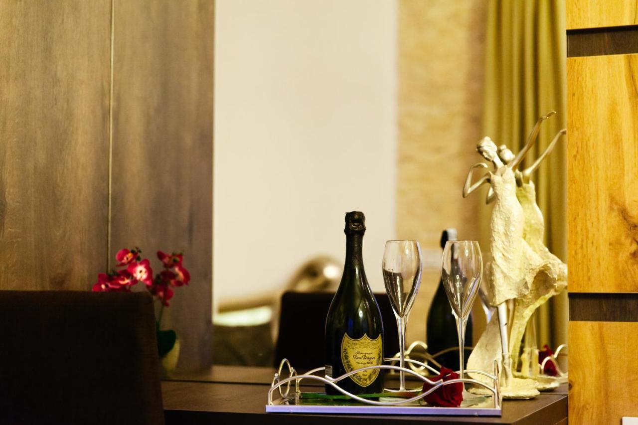 Hotel Platinum ウルツィニ エクステリア 写真